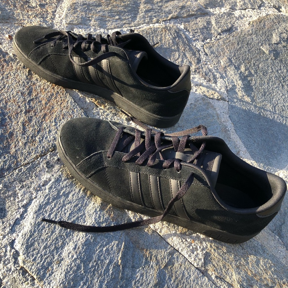 Men’s size 14 Adidas triple stripe black leather/suede sneakers NWOT